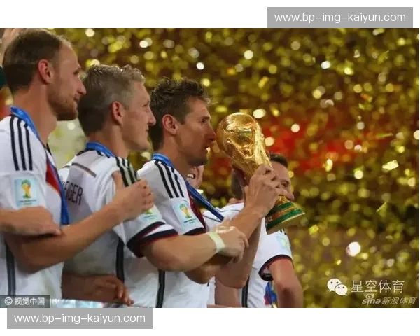 布拉迪vs谢里夫：当传奇与新生狭路相逢，谁将书写绿茵新篇章？